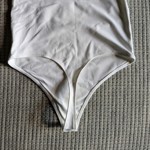 Abercrombie & Fitch white racer back bodysuit size Small - Picture 4 of 4